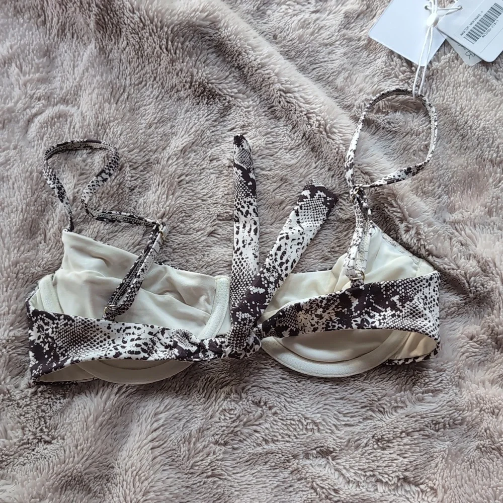 BNWT Monday Swinwear Maui Bikini Top New Snake